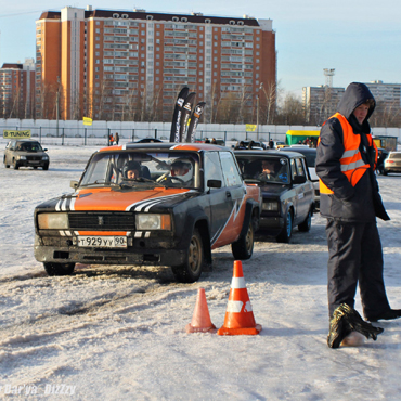 Автодром Пражский на Юге Москвы длиной 1.5 км с ледяным покрытием